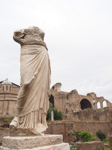 Scenes of beauty in the Roman Forum