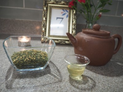 Brown rice in with the tea leaves... I got this one right!